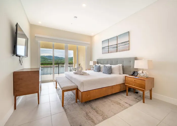 Luxury Marina 2br Villa Playa Flamingo